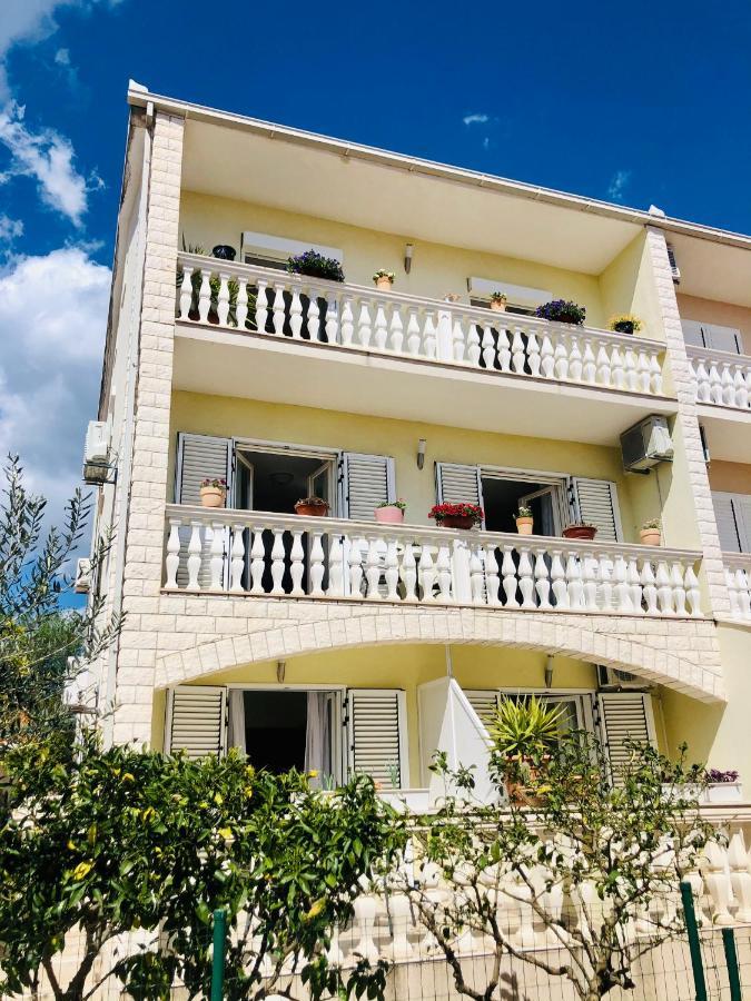 Domora Apartment *