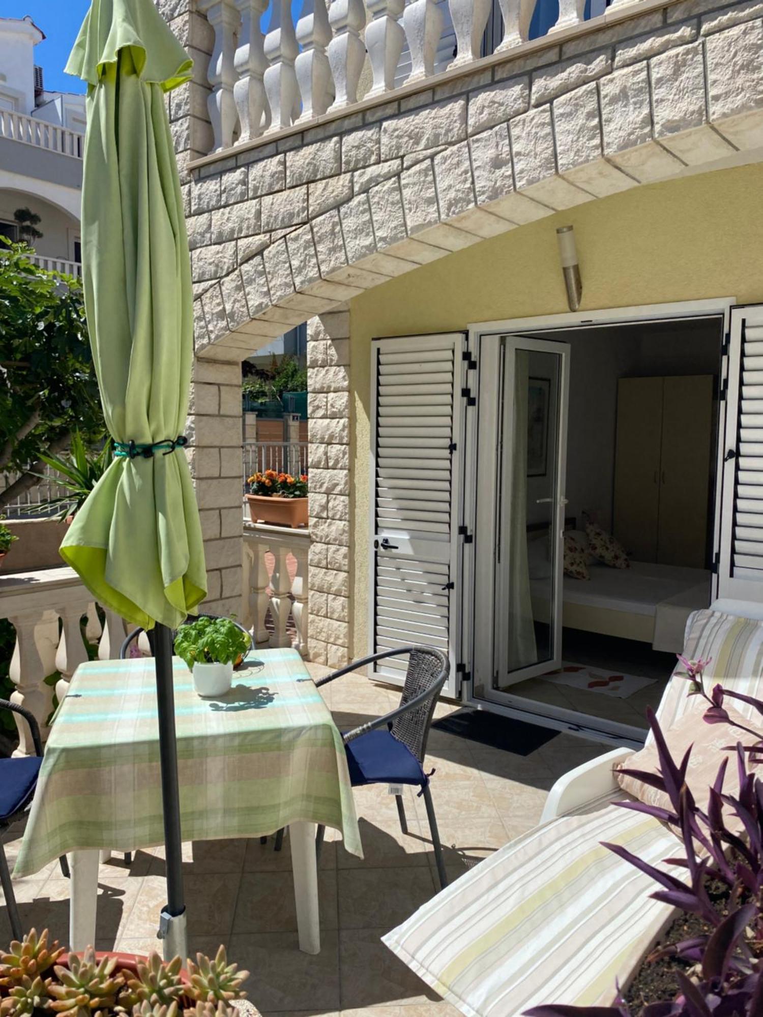 Apartment Domora *